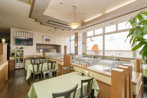 Restaurant - Tendo Central Hotel (Tendo)