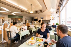 Restaurant - Tendo Central Hotel (Tendo)