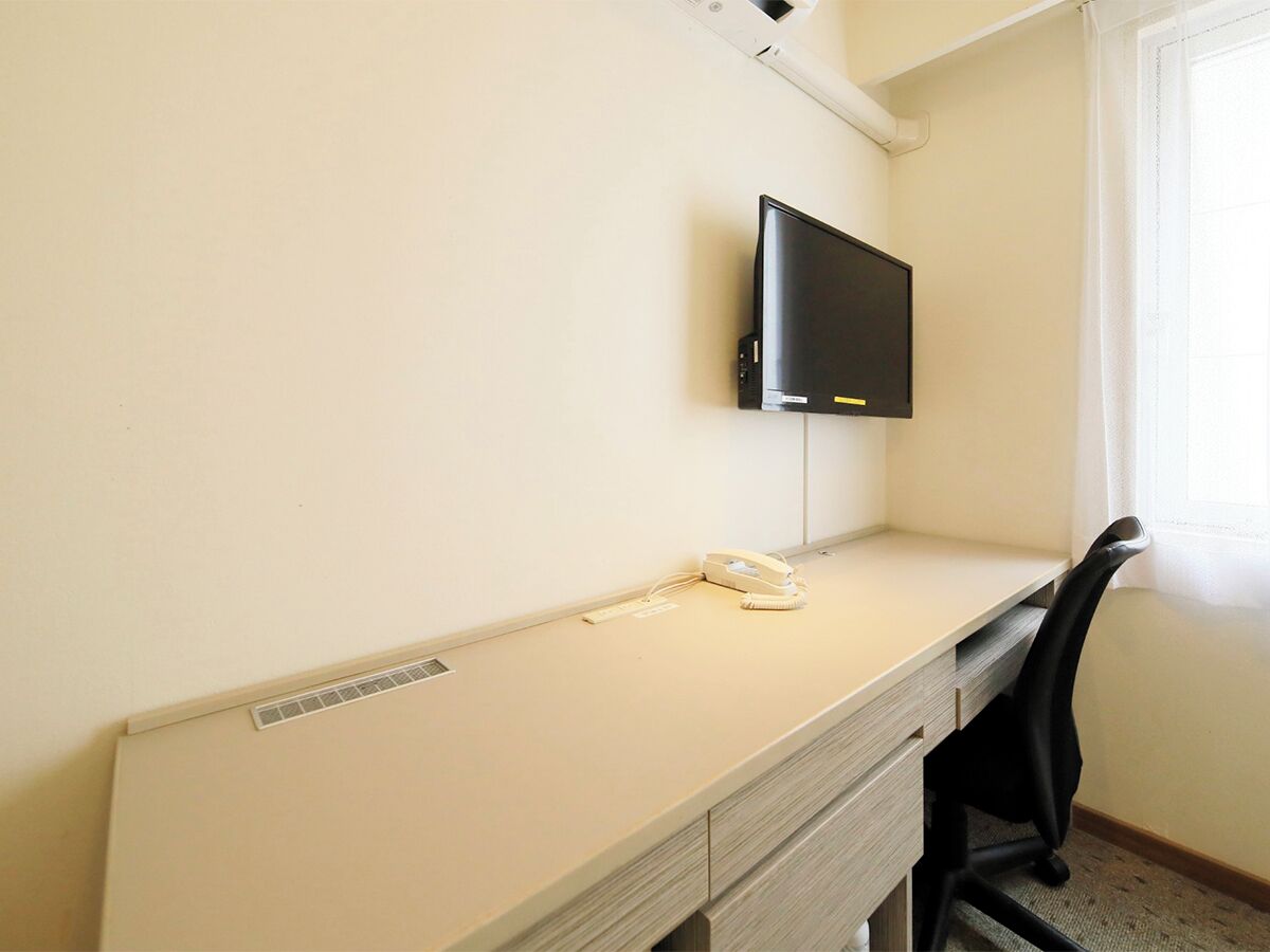 1 bedroom, desk, free wifi