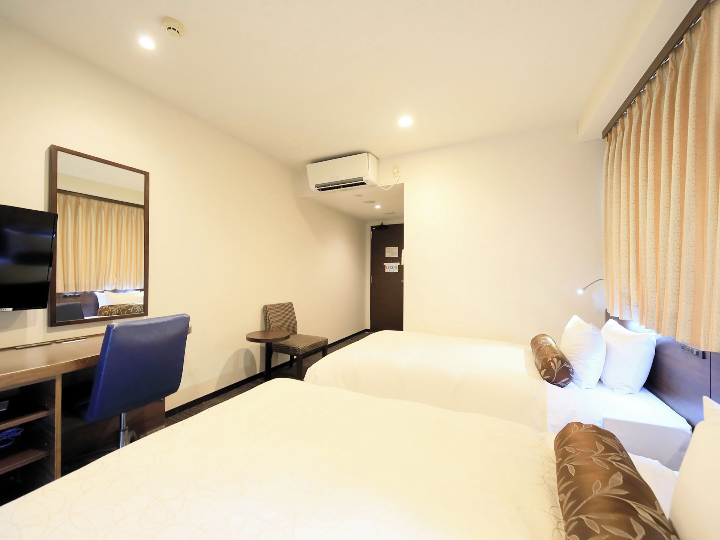 deluxe twin room, multiple beds, non smoking | 1 bedroom, desk, free wifi