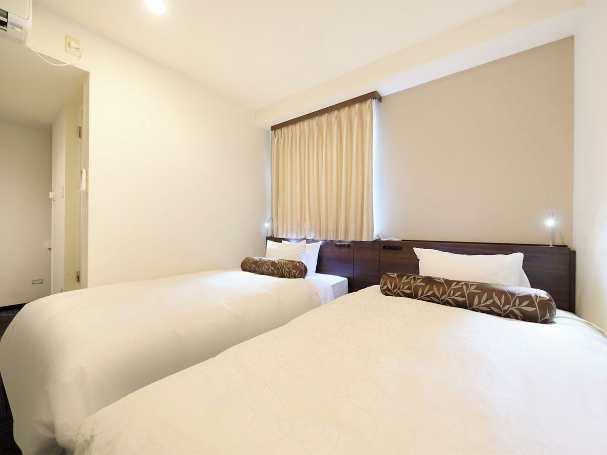 1 bedroom, desk, free wifi