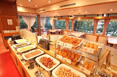 Desayuno buffet todos los días (con cargo). Kurashiki Kokusai Hotel