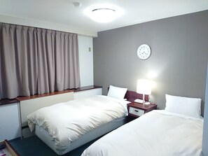 Premium bedding, desk, blackout drapes, free WiFi - Hotel Crown Hills Imabari (Imabari)
