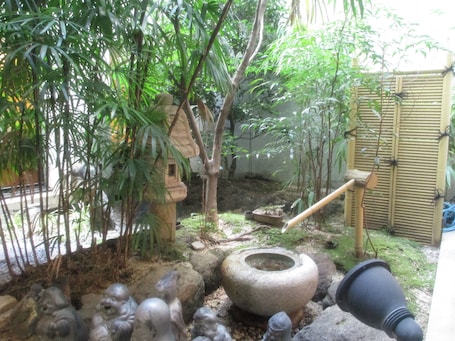 Garden. Hotel Crown Hills Imabari