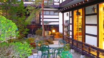 Tempat makan outdoor