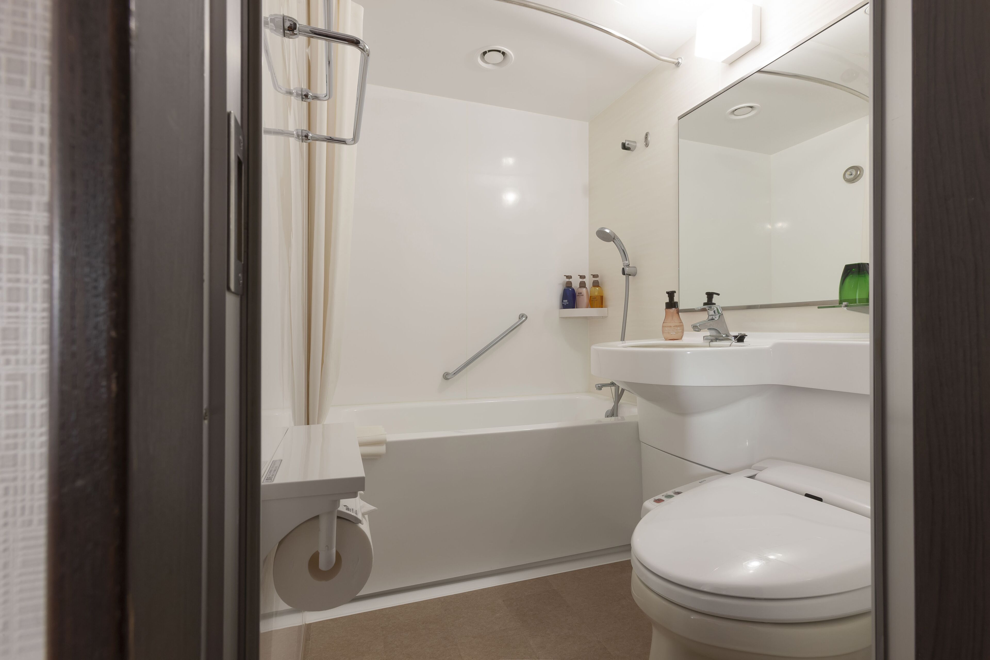 combined shower/bathtub, free toiletries, hair dryer, slippers