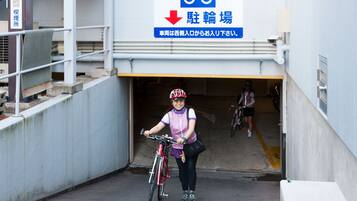 A bicycle parking area with a sign indicating the direction for bicycles.