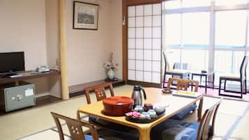 Chambre Tradition (Japanese Style with Private Bathroom) | Coffres-forts dans les chambres, bureau