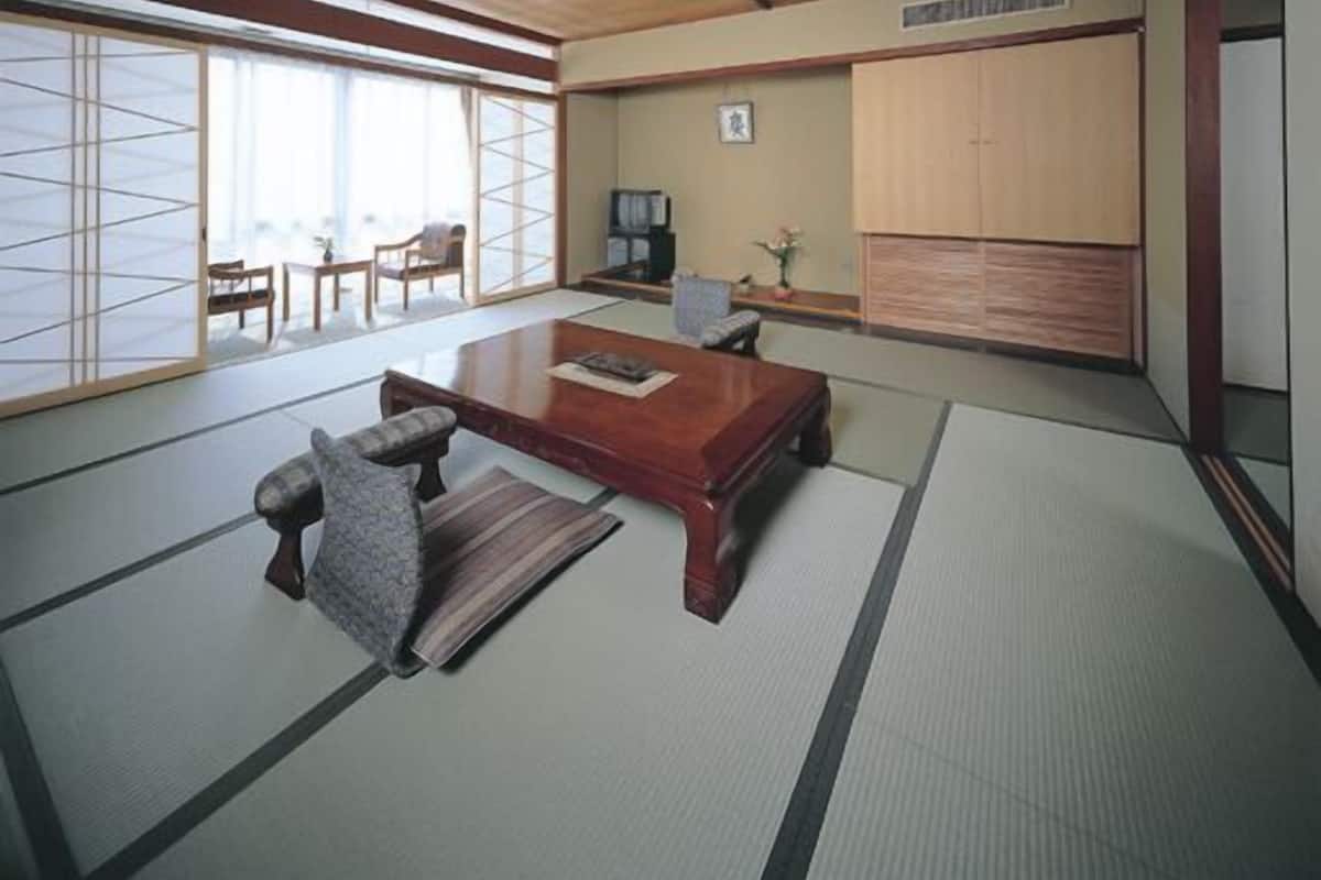 ห้องทราดิชันนัล, สูบบุหรี่ได้ (Japanese-Style) | ตู้นิรภัยในห้องพัก, ผ้าปูที่นอน