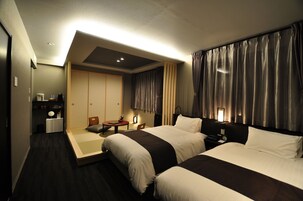 Design Room, 2 Bedrooms, Non Smoking, River View | Down comforters, in-room safe, blackout drapes, free WiFi