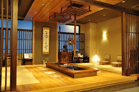 Sala de estar en el lobby. HOTEL Obokekyo Mannaka