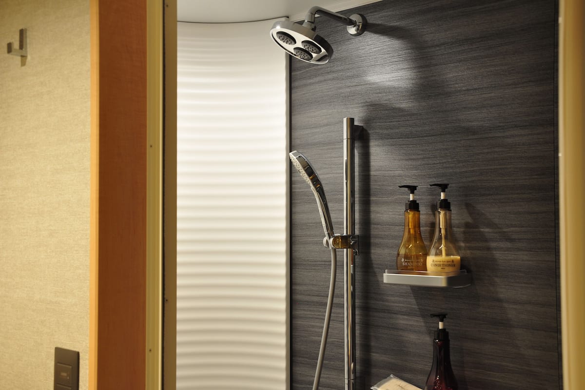 comfort quadruple room, 2 bedrooms, non smoking | bathroom | free toiletries, hair dryer, slippers, bidet