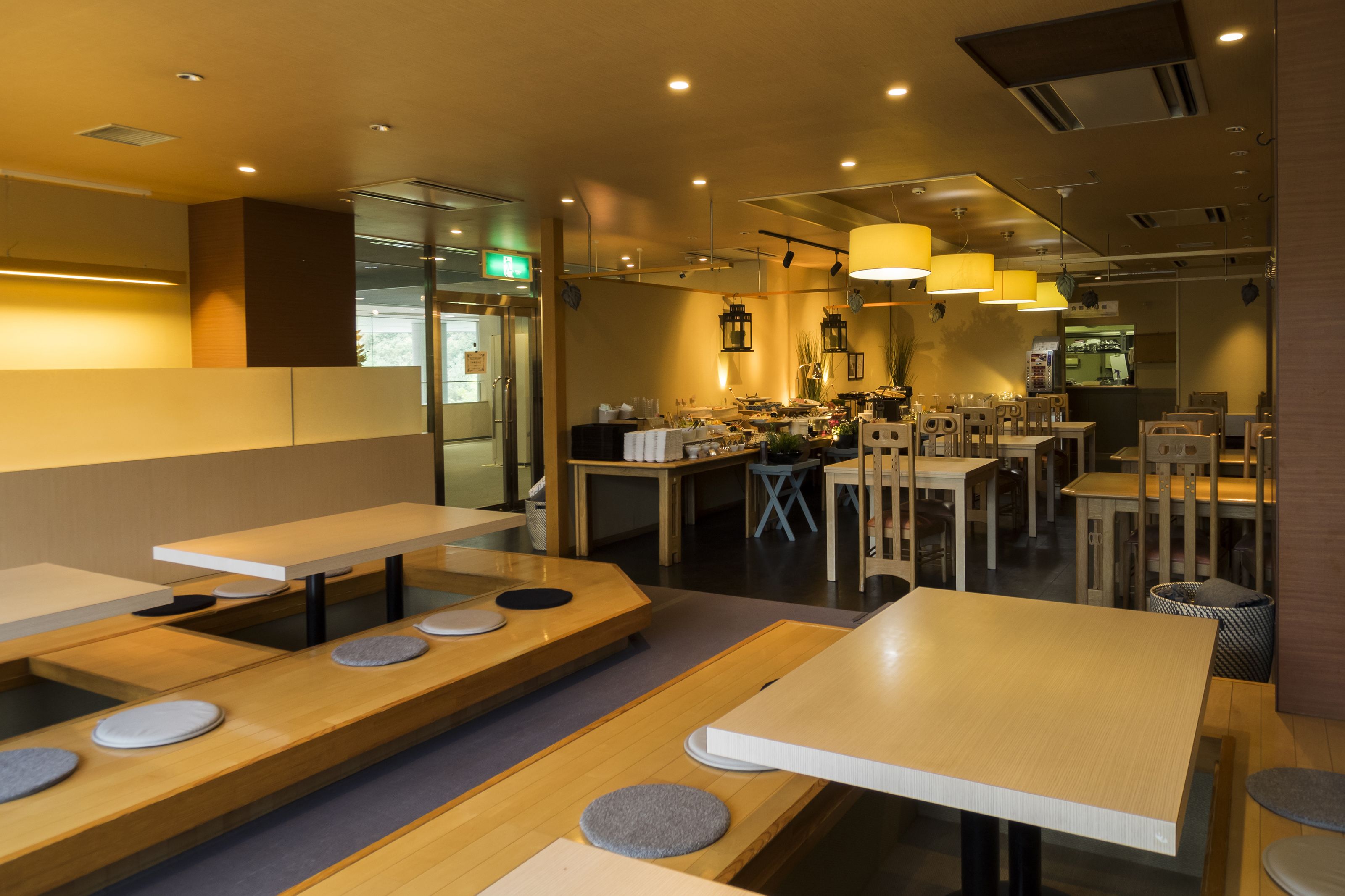 daily buffet breakfast (jpy 1500 per person)