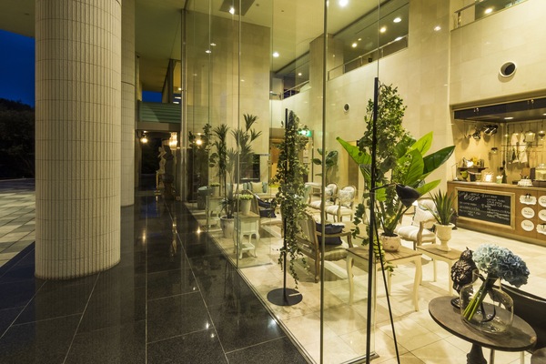 Lobby lounge