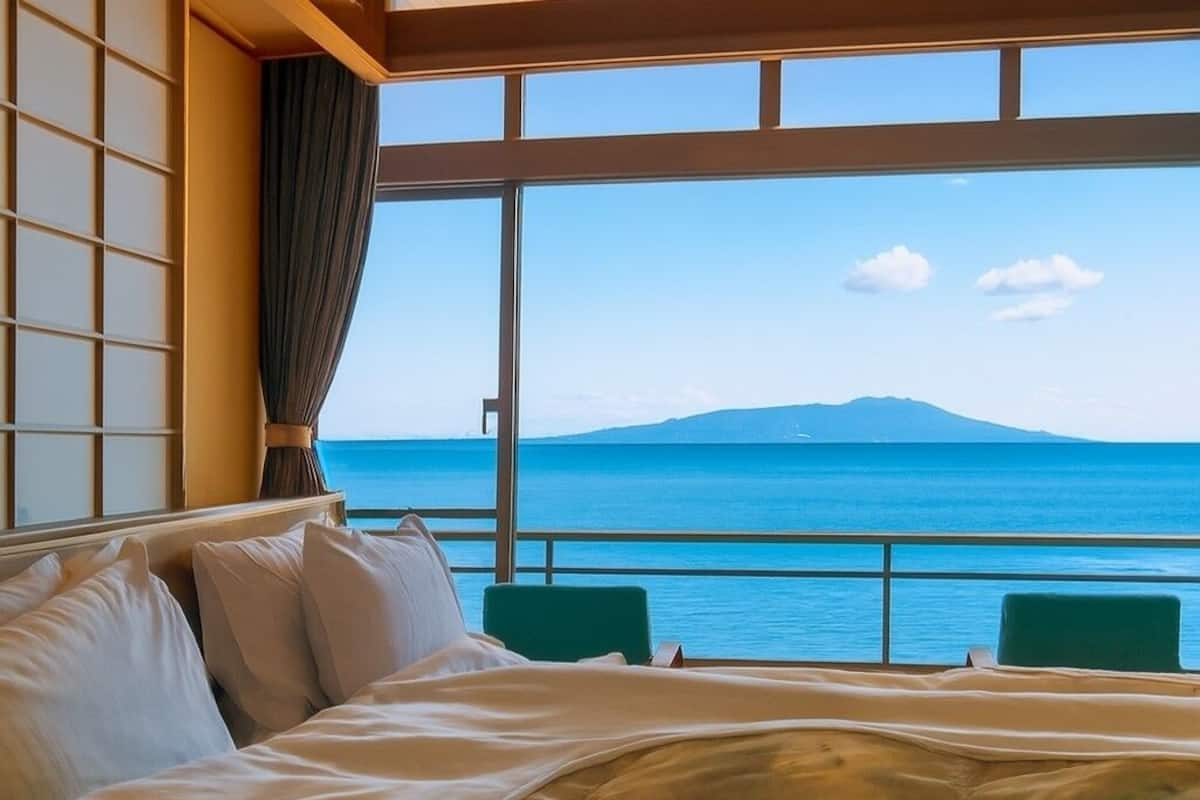 Quarto duplo básico | Edredons de pluma, cofres nos quartos, Wi-Fi de cortesia