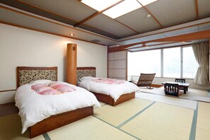 خزنة داخل الغرفة