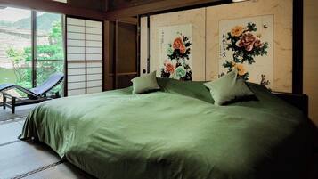 Jyuraku (Suite with open-view bath, 2 Beds, River View)(6 years old and over) | Free minibar, in-room safe, desk, laptop workspace