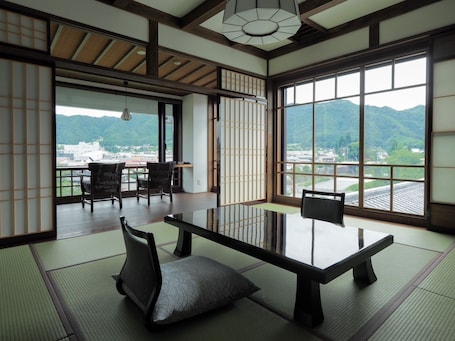 Kuon (Suite with open-view private bath) (6 years old and over) | 1 bedroom, free minibar, in-room safe, desk