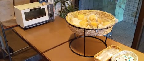 Free local cuisine breakfast