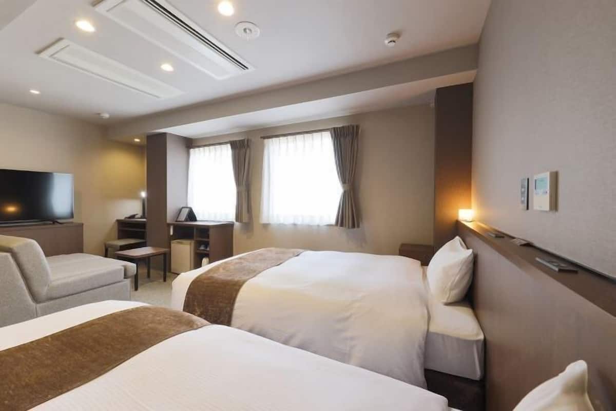 Desk, laptop workspace, free WiFi, bed sheets
