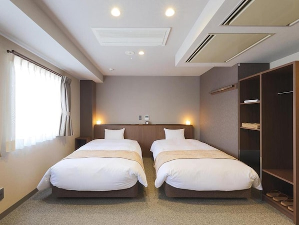 BUILDING No.2 Twin Room, Non Smoking | Desk, laptop workspace, free WiFi, bed sheets - Matsue Urban Hotel (Matsue)