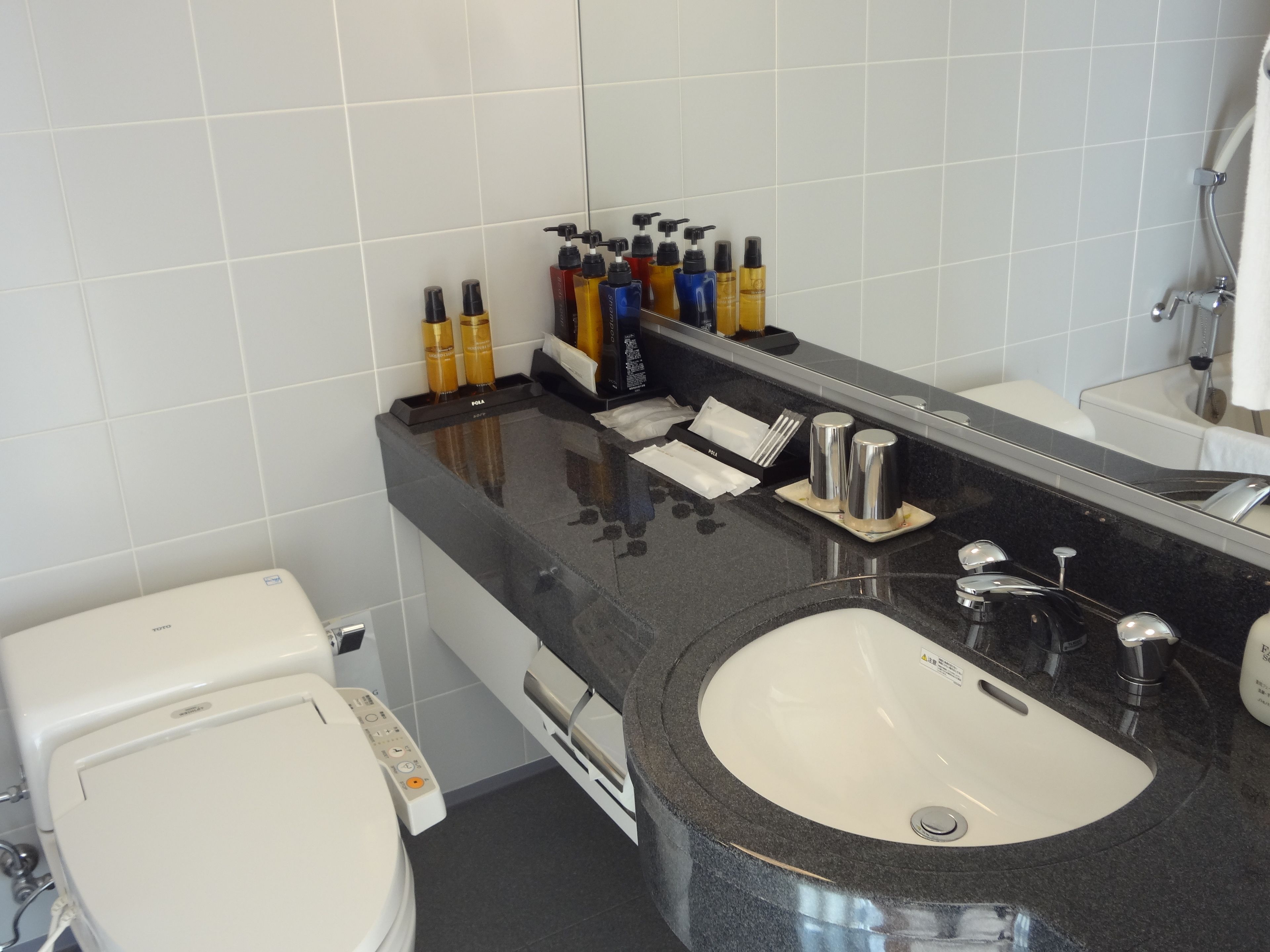 suite, smoking (asian style) | bathroom | combined shower/bathtub, electronic bidet, towels