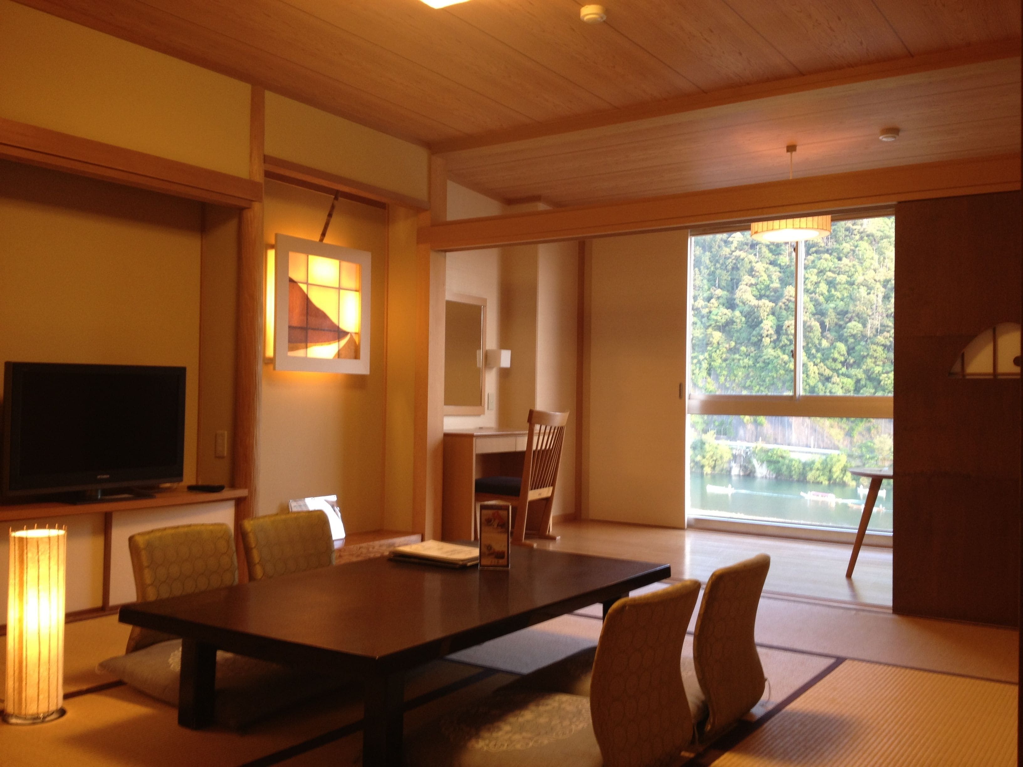 Traditional Room, Non Smoking, River View | 1 bedroom, in-room safe, soundproofing, iron/ironing board