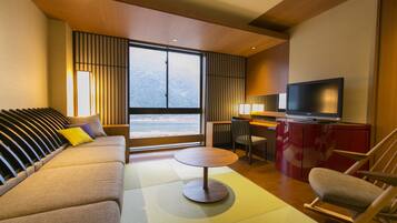 Chambre Premium avec lits jumeaux, non-fumeur, vue fleuve | Coin séjour