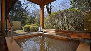 Japanese Style House with Open Air Bath Annex Building, Meals at Room | Sorgenti termali