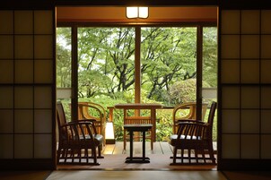 Japanese Style House with Open Air Bath Annex Building, Meals at Room | Vista do quarto