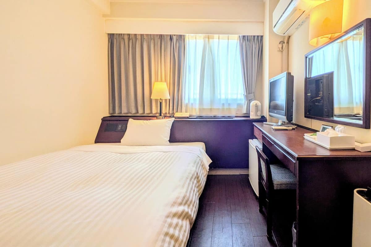 Desk, iron/ironing board, free WiFi, bed sheets