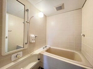 Deluxe Family Room, Non Smoking | Desk, iron/ironing board, free WiFi, bed sheets - Hotel Castle inn Yokkaichi (Yokkaichi)