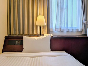 Desk, iron/ironing board, free WiFi, bed sheets - Hotel Castle inn Yokkaichi (Yokkaichi)