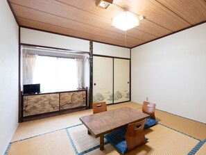 Skrivbord, gratis wi-fi och sängkläder