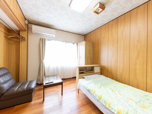 Skrivbord, gratis wi-fi och sängkläder