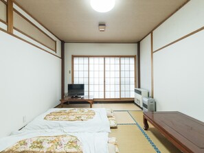 Quadrupla Tradizionale, non fumatori, bagno condiviso (Japanese) | Una scrivania, Wi-Fi gratuito, lenzuola