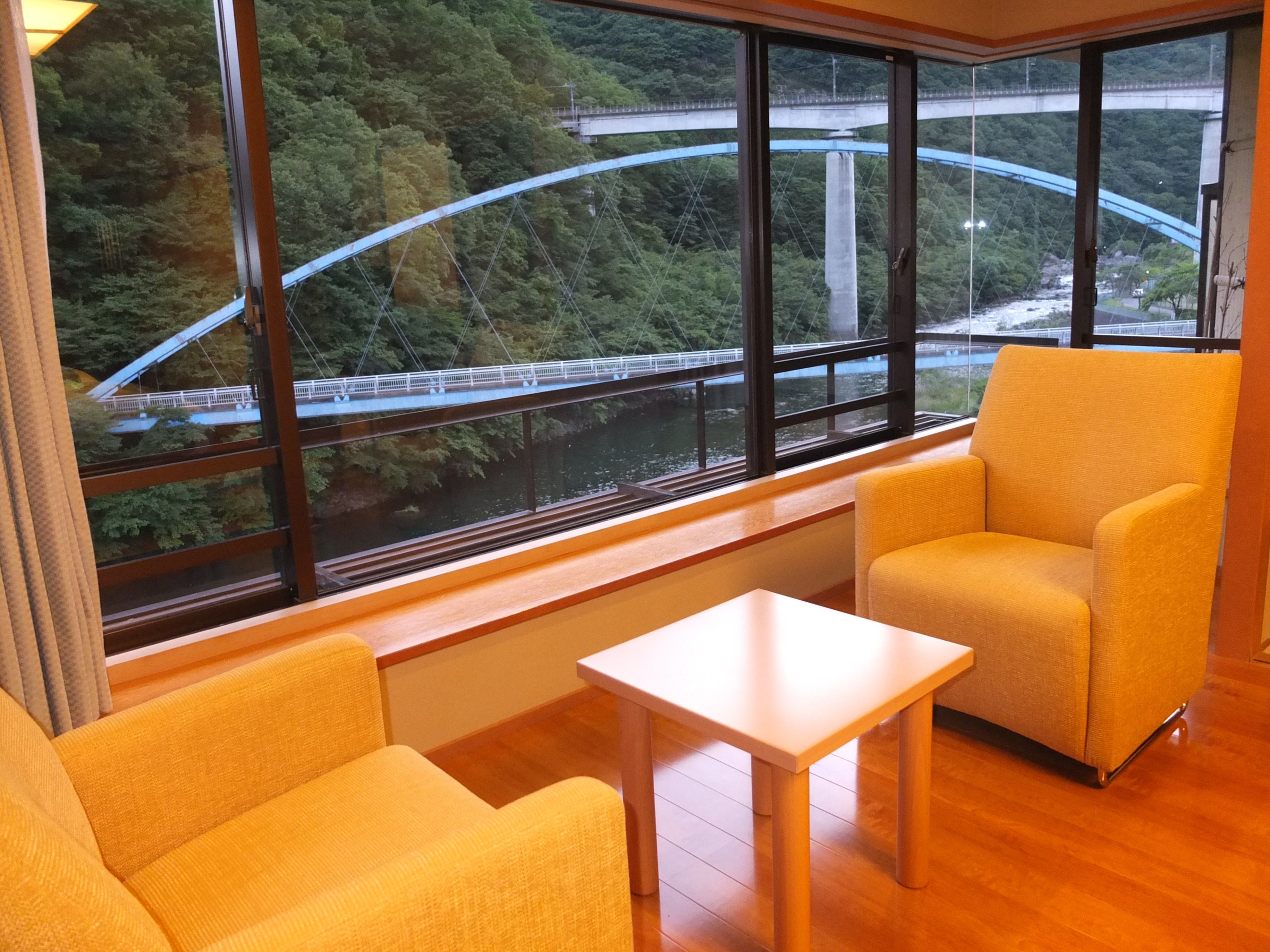 Habitación, no fumadores, vistas al río (Western Japanese Style, Twin, Annex) | Caja fuerte, escritorio, tabla de planchar con plancha