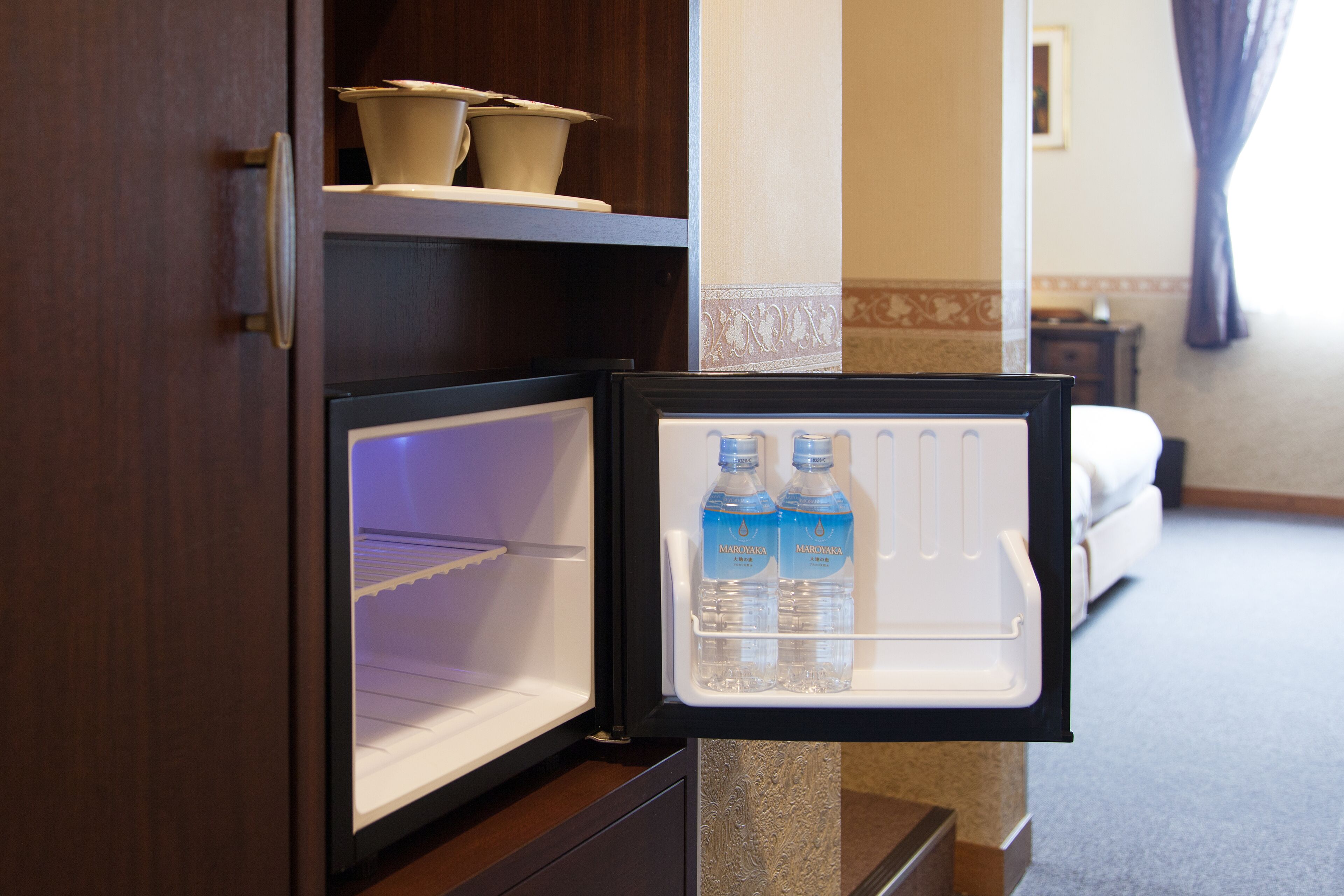 twin room | mini fridge