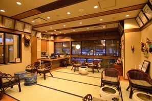 Lobby - Ryokan Nakamatsuya (Nagano)