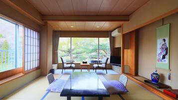 Japanese Style Deluxe Room | Minibar, in-room safe, free WiFi, bed sheets