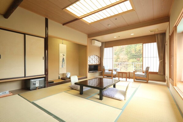 Quarto econômico (Japanese Style) | Frigobar, cofres nos quartos, Wi-Fi de cortesia, roupa de cama