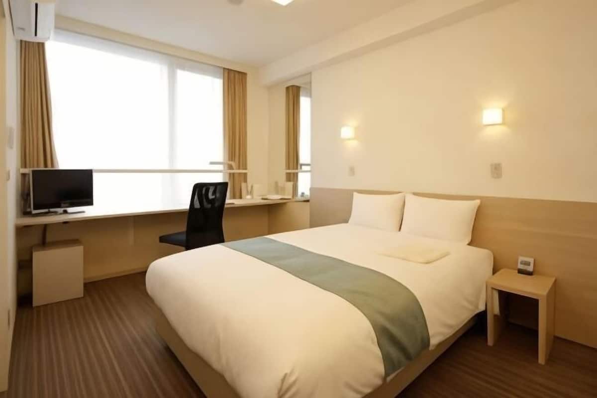 Desk, iron/ironing board, free WiFi, bed sheets