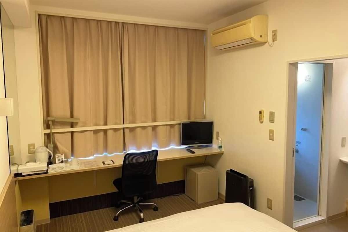 Desk, iron/ironing board, free WiFi, bed sheets