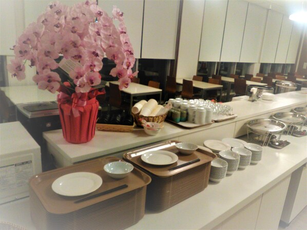 Daily buffet breakfast for a fee