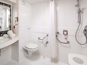 Bathroom - Ibis London Wembley (London)