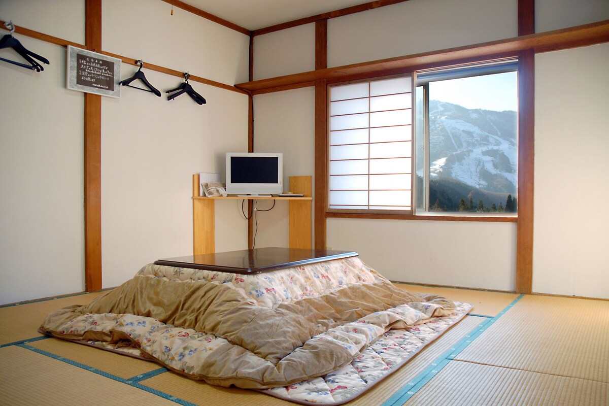 Japanese Style Room (4 Occupancy) with Shared Bathroom | Free WiFi, bed sheets