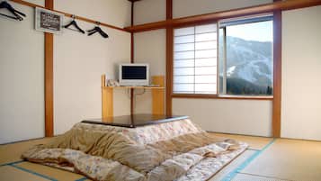 Chambre Tradition (4 Occupancy with Shared Bathroom) | Wi-Fi gratuit, draps fournis