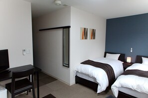Desk, blackout curtains, free WiFi, bed sheets - Value The Hotel Ishinomaki (Isinomaki)