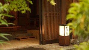 Exterior detail - Shinshu Kakeyu Onsen Katsura Ryokan (Ueda)