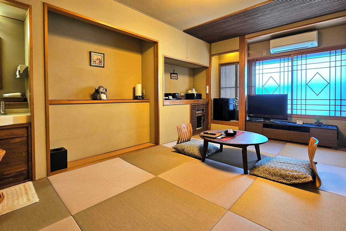 Economy Japanese Room, Non-smoking Room 222 No Toilet In The Room Shared On 1F For Ages 13 And Above Maximum Capacity 2 People